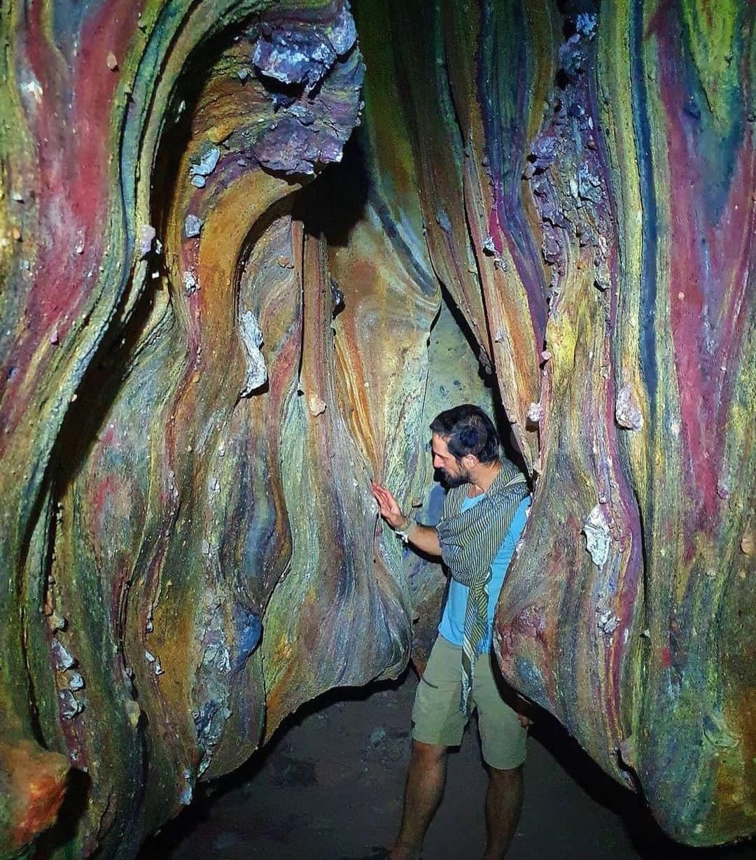 غار هرمز؛ راهنمای کامل بازدید از غار رنگین کمان هرمز از قشم تا هرمز